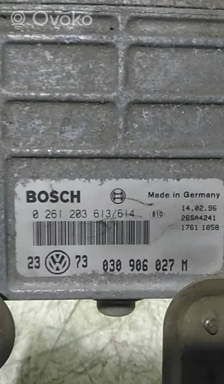 Volkswagen Golf III Calculateur moteur ECU 