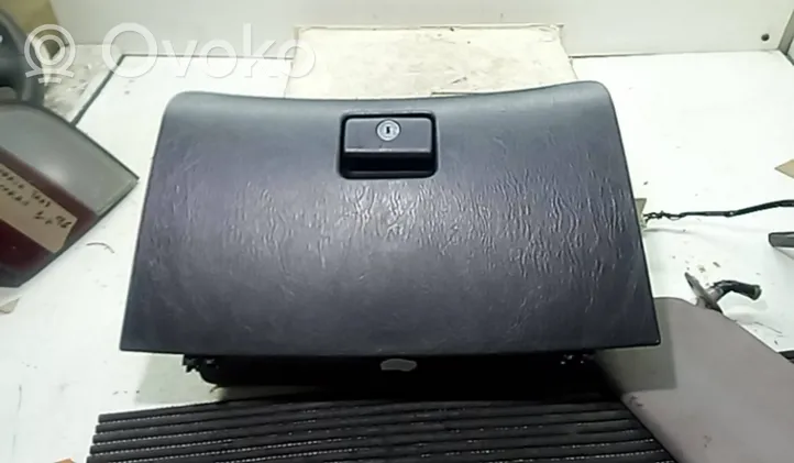 Toyota Corolla E120 E130 Paneelin laatikon/hyllyn pehmuste 