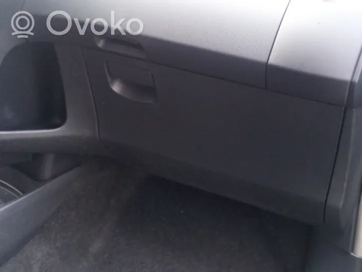 Toyota Yaris Paneelin laatikon/hyllyn pehmuste 