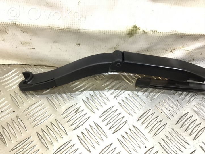 Mercedes-Benz GL X166 Windshield/front glass wiper blade A1668201040