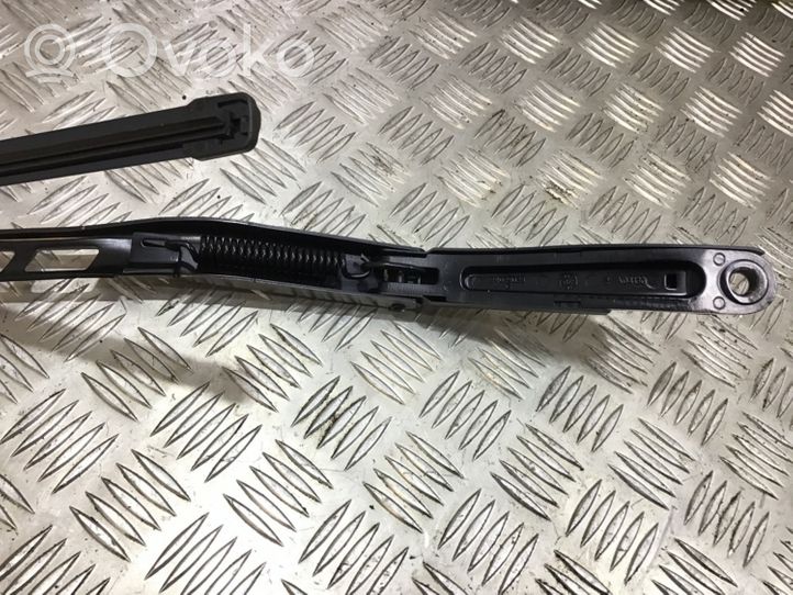 Mercedes-Benz GL X166 Windshield/front glass wiper blade A1668201040