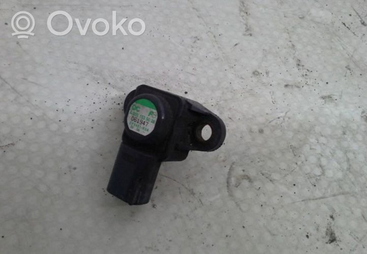 Mercedes-Benz Vito Viano W639 Air pressure sensor A0051535028