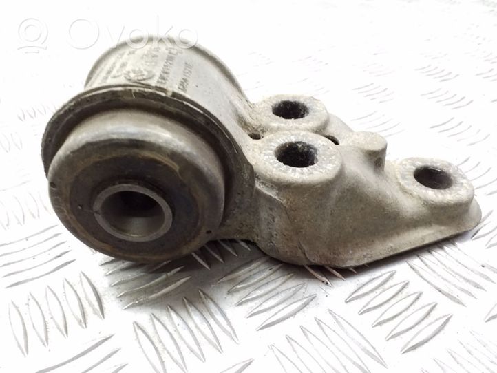 Volkswagen PASSAT B5.5 Supporto alloggiamento assale posteriore 4B0501522H