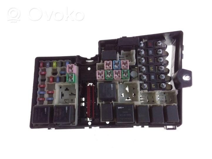 Volvo V50 Relay mounting block 8688040