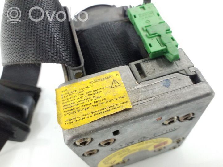 Mercedes-Benz C W203 Front seatbelt 333022688A