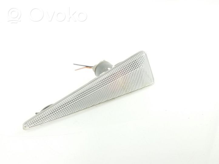 Renault Megane II Front fender indicator light 8200027150