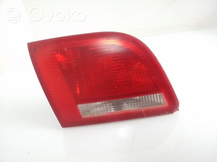 Audi A3 S3 8P Lampy tylnej klapy bagażnika 8P4945093B