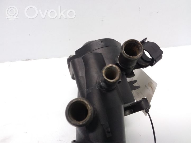 Volkswagen Polo Termostaatin kotelo 032121111AP