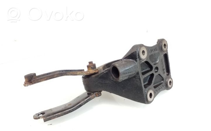 Volvo XC60 Staffa del cuscinetto di supporto dell’albero di trasmissione 31401326