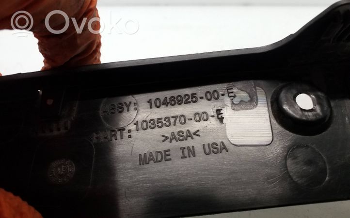 Tesla Model X Barra de luz de la matrícula/placa de la puerta del maletero 104692500E