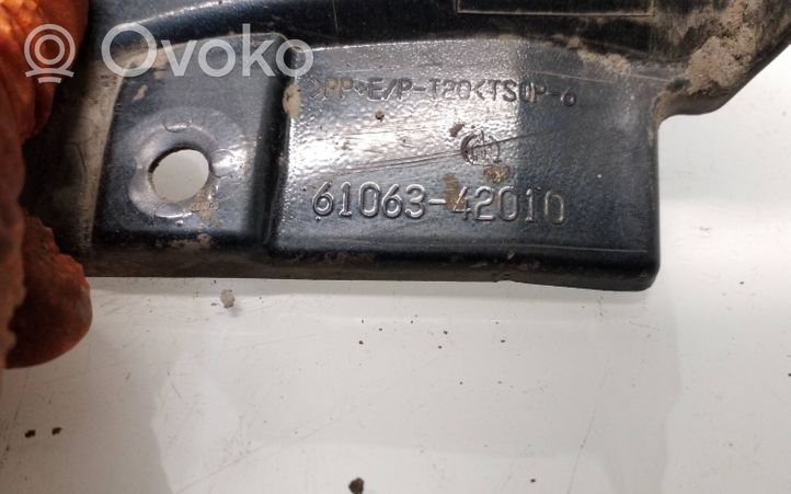 Toyota RAV 4 (XA30) Osłona / Nakładka progu 6106342010