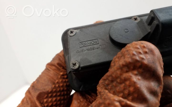 Ford Kuga I Przełącznik / Przycisk otwierania klapy bagażnika 6M5119B514AC