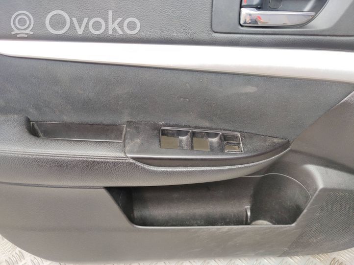 Subaru Outback Revestimiento de puerta delantera S73508390