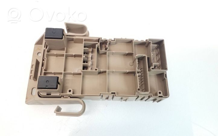 Subaru Outback Module de fusibles 82201AJ000