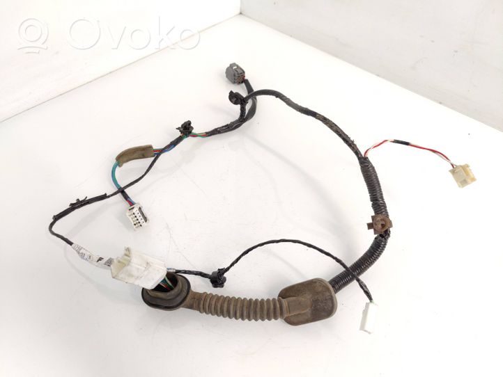 Subaru Outback Cableado de puerta trasera 81822AJ000