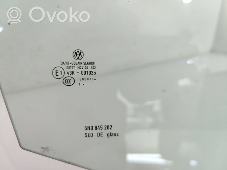 Volkswagen Tiguan Etuoven ikkunalasi, neliovinen malli 5N0845202