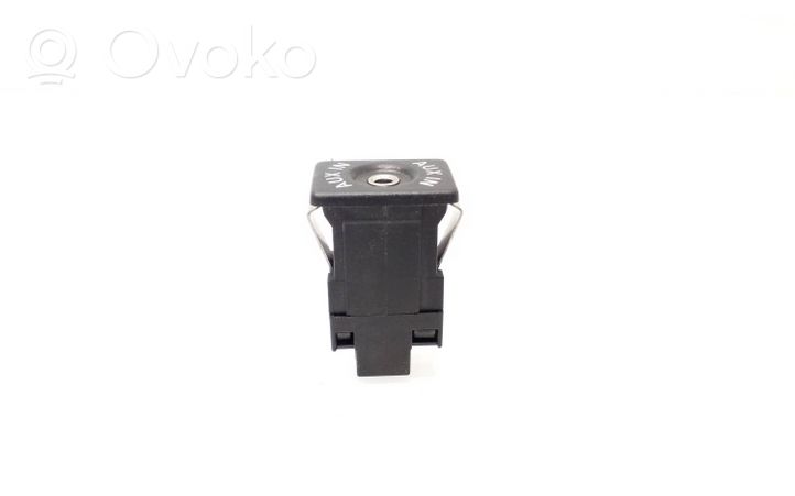 Volkswagen Transporter - Caravelle T5 Câble adaptateur AUX 5M0035724