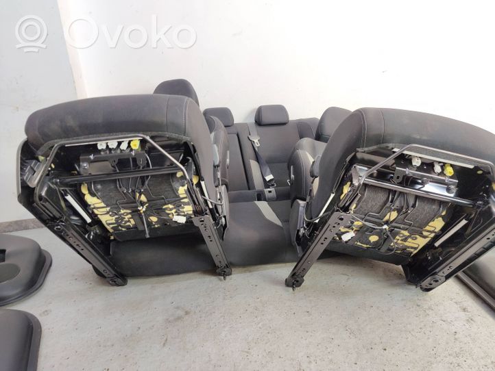 Nissan Qashqai Set di rivestimento sedili e portiere 