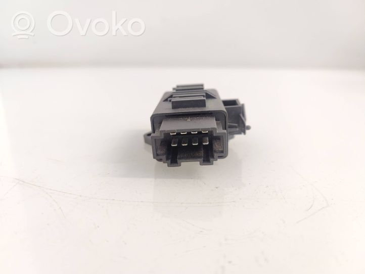 Volkswagen Caddy Seat heating relay 1K0959772