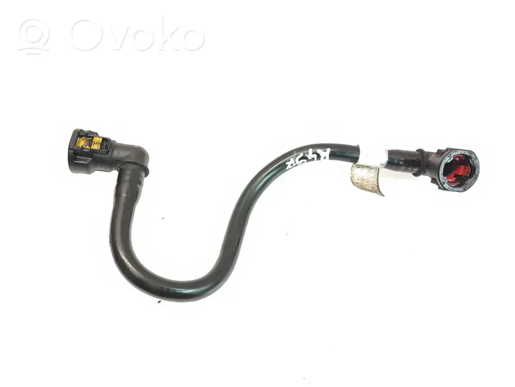 Ford Mondeo MK IV Tubo flessibile del radiatore dell’olio del cambio 9G917890EB