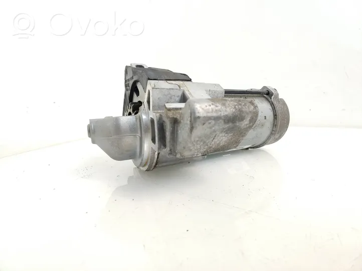 BMW 5 G30 G31 Starter motor 8687064