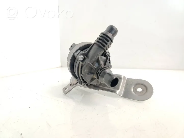 BMW 5 G30 G31 Pompa elettrica dell’acqua/del refrigerante ausiliaria 8651287