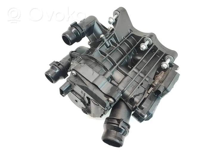 BMW 5 G30 G31 Termostato/alloggiamento del termostato 8642560