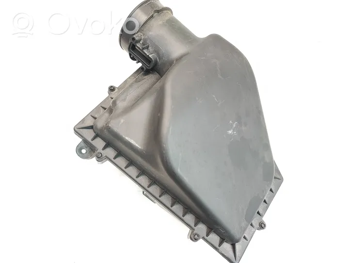 BMW 5 G30 G31 Scatola del filtro dell’aria 7643301