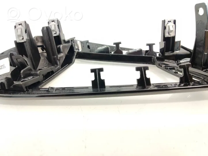 BMW 5 G30 G31 Rivestimento del vano portaoggetti del cruscotto 708533