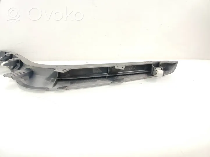 Suzuki Grand Vitara II Kojelaudan hansikaslokeron lista 7386165J0