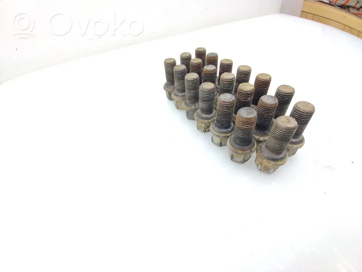 Volkswagen Caddy Nuts/bolts 