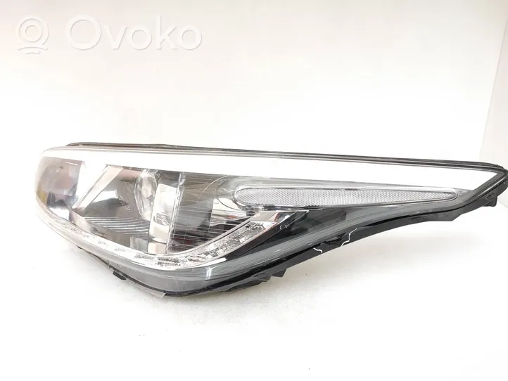 KIA Ceed Lampa przednia 92101A2220