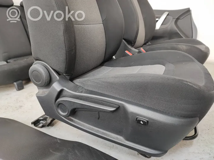 KIA Ceed Set di rivestimento sedili e portiere 