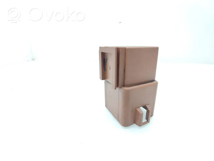 Peugeot 508 Fuel pump relay 17325003001