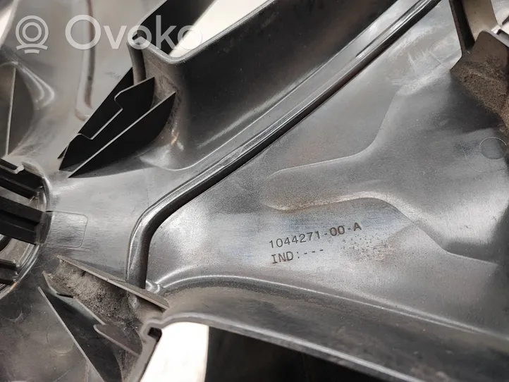 Tesla Model 3 Колпак (колпаки колес) R 17 104427100A