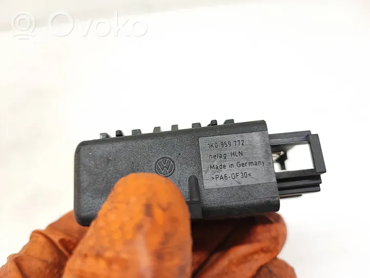 Volkswagen Transporter - Caravelle T5 Seat heating relay 1K0959772