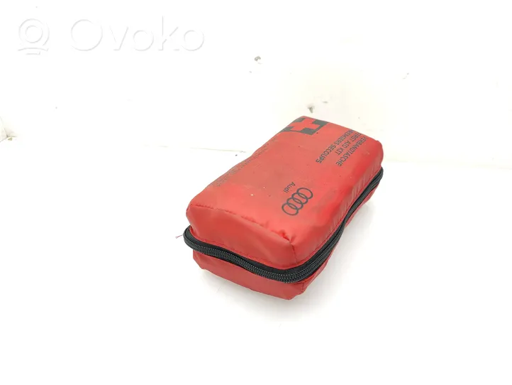 Audi A3 S3 8V Trousse de premiers secours 8F0860282D