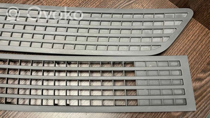 Mercedes-Benz Sprinter W906 Grille calandre de capot 9068360918