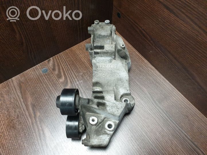 Nissan Primastar Soporte del alternador 8200527320