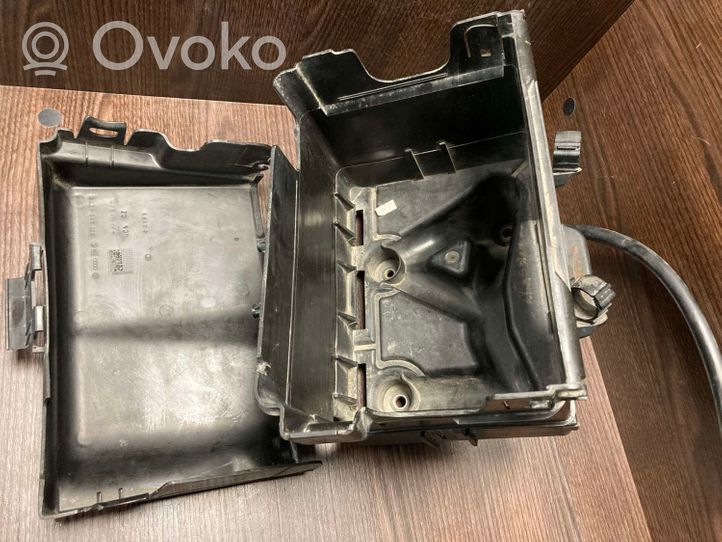 Audi A4 S4 B5 8D Support boîte de batterie 6Q0915429D