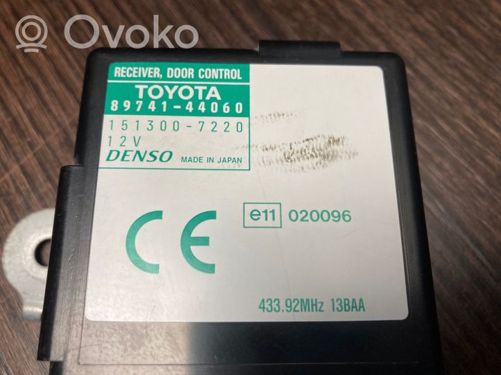 Toyota Avensis Verso Oven keskuslukituksen ohjausyksikön moduuli 8974144060