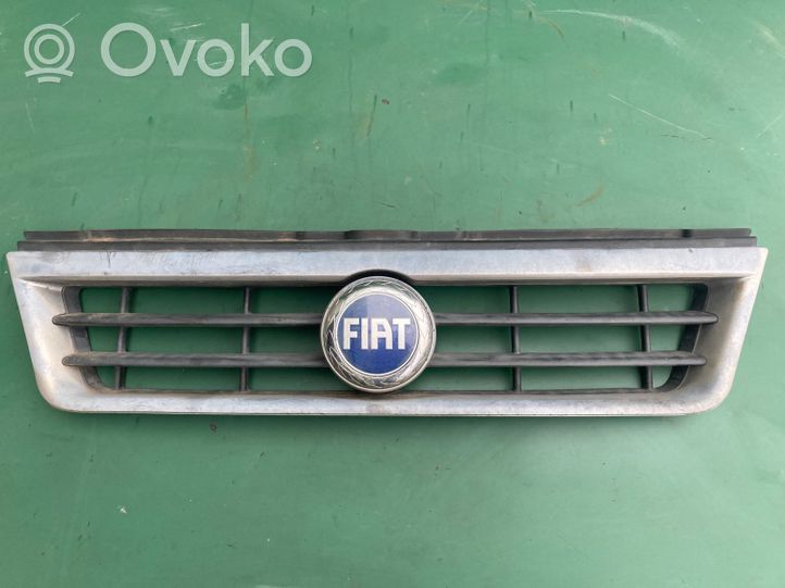 Fiat Ducato Etupuskurin ylempi jäähdytinsäleikkö 132915801