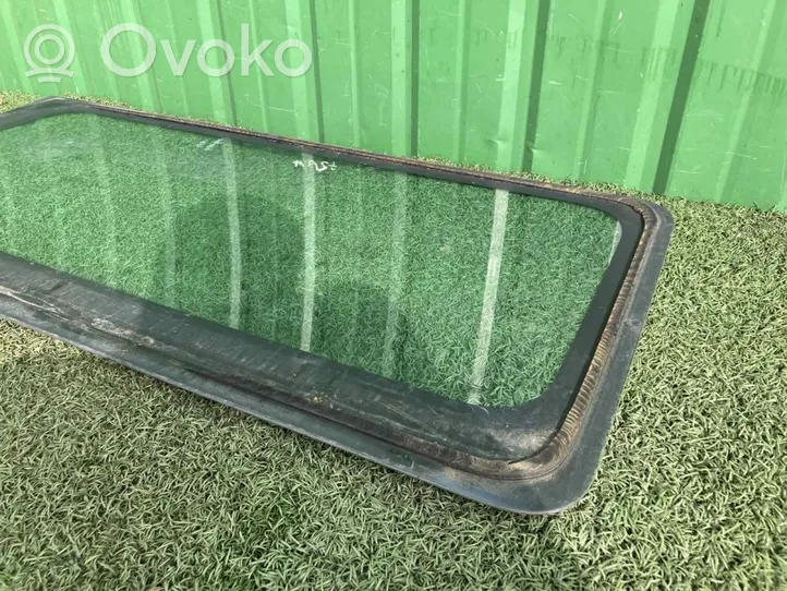 Renault Master III Rear side window/glass 833415113R