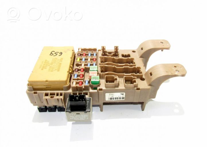 Toyota Corolla Verso E121 Module de fusibles 