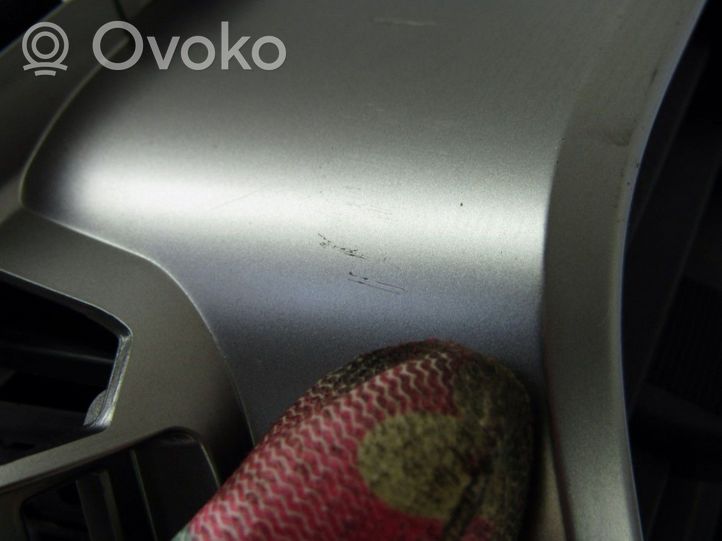 Toyota Verso-S Kojelaudan keskiosan tuuletussuuttimen ritilä 