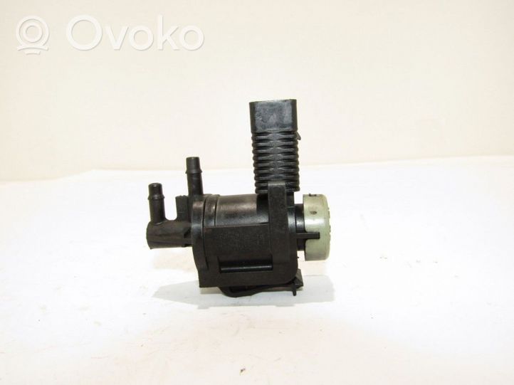 Audi A4 S4 B5 8D Vacuum valve 