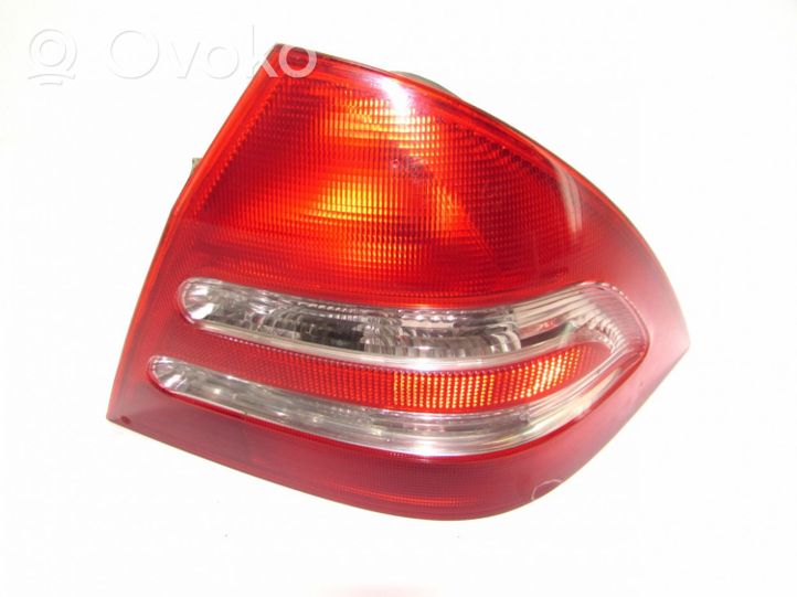 Mercedes-Benz C W203 Lampa tylna 