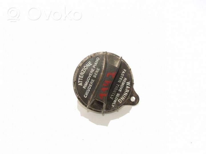 KIA Carens I Fuel tank cap 