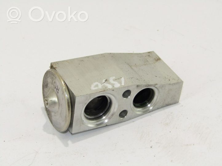 Volkswagen Golf VI Air conditioning (A/C) expansion valve 