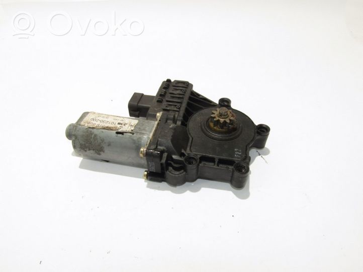 Opel Zafira A Front door window regulator motor 